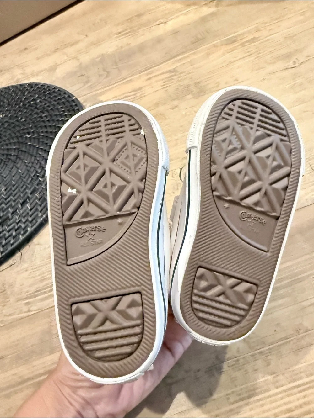 Converse white low
